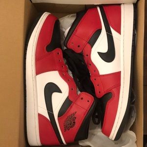 AIR JORDAN 1 MID 100% Authentic